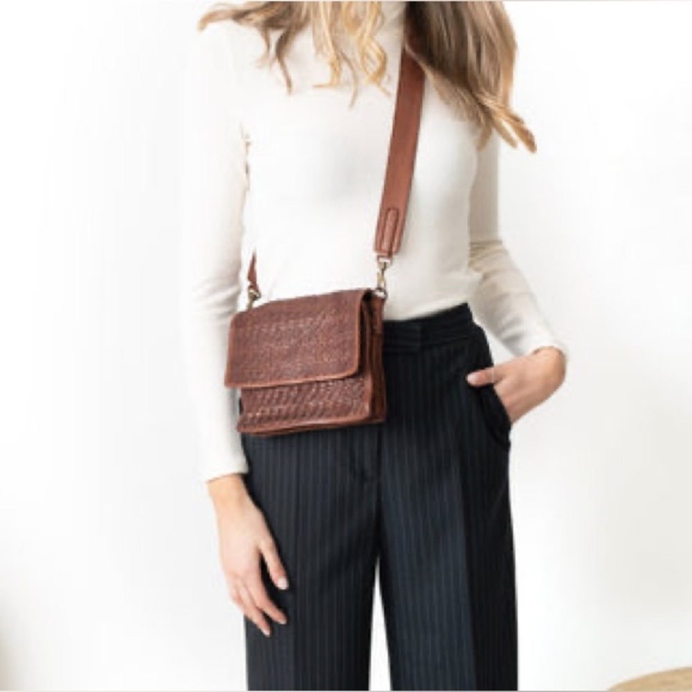 Juju & Co- Women’s Hut Weave Cross Body - Cognac Brown Woven Shoulder Bag